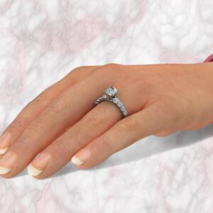 lab-created-round-cut-diamond-graduated-shared-prong-engagement-ring