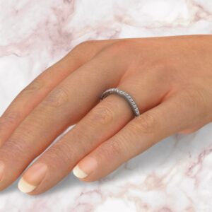 engrave-round-cut-0.14ct-lab-created-diamonds-wedding-band-sarlyn-model-1