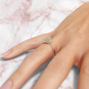 princess-cut-solitaire-moissanite-florid-halo-engagement-ring-sarlyn-model-1