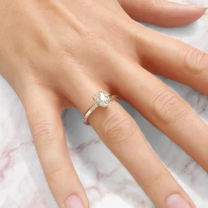 solitaire-pear-cut-moissanite-sharp-edge-engagement-ring-sarlyn-model-3