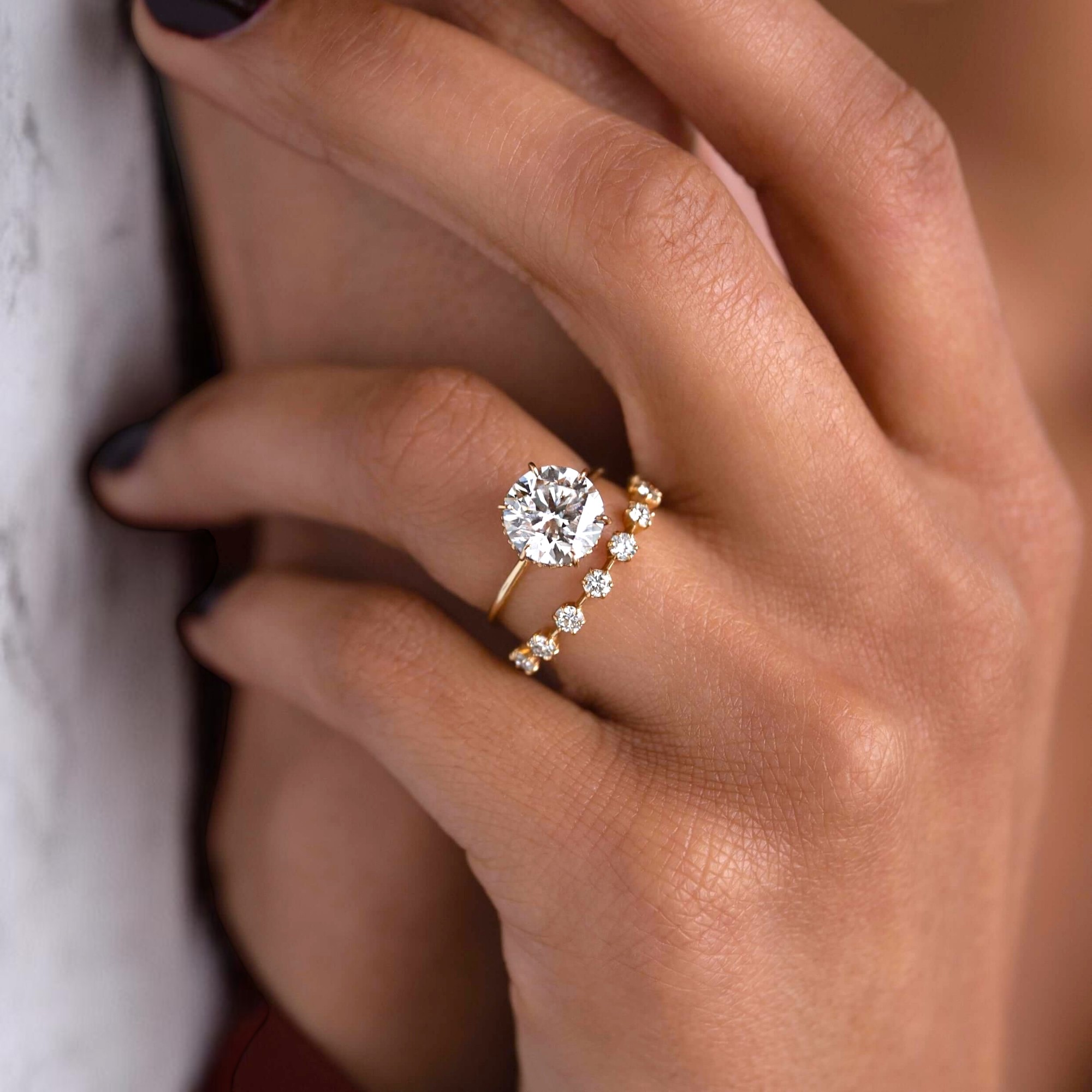 classic-round-cut-solitaire-engagement-ring-sarlyn