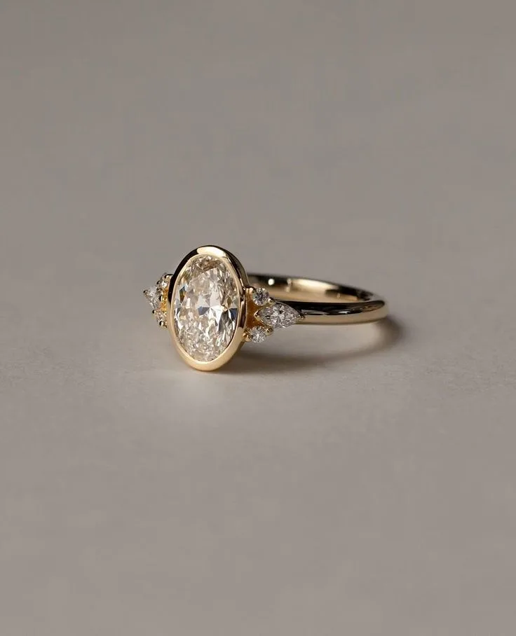 eco-friendly-sustainable-moissanite-diamond-engagement-ring-close-up-sarlyn
