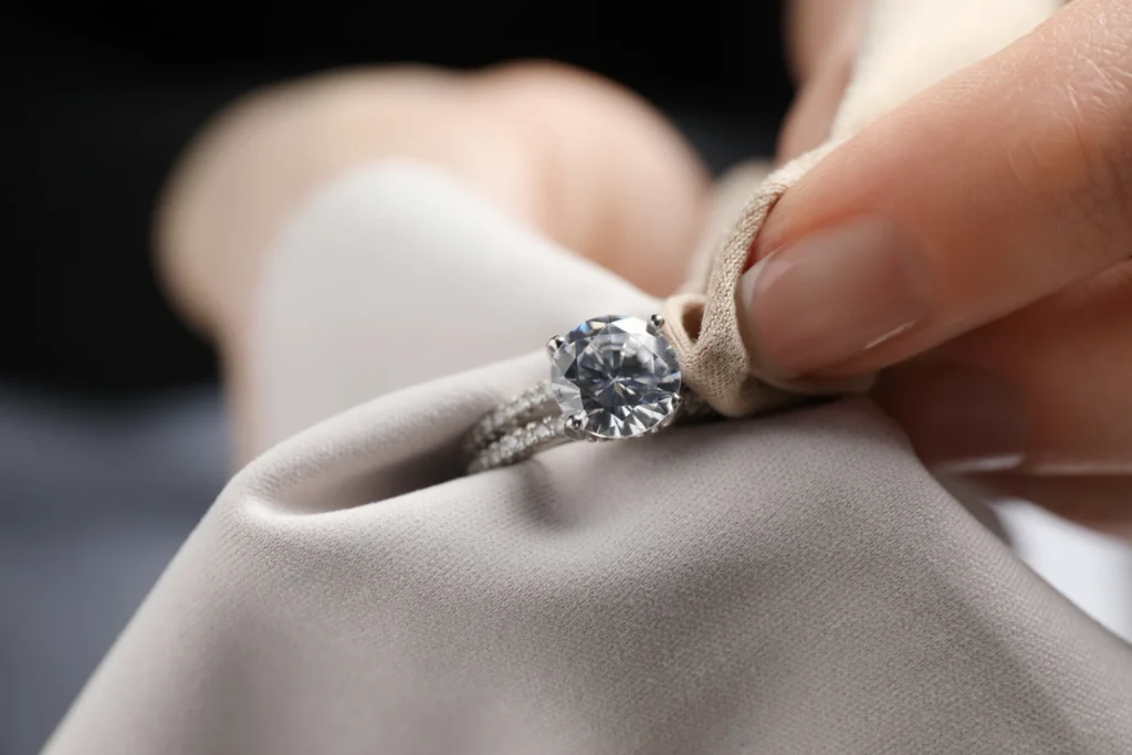 how-to-choose-women’s-gold-engagement-rings-styles-trends-buying-tips-sarlyn-cleaning-sparkle