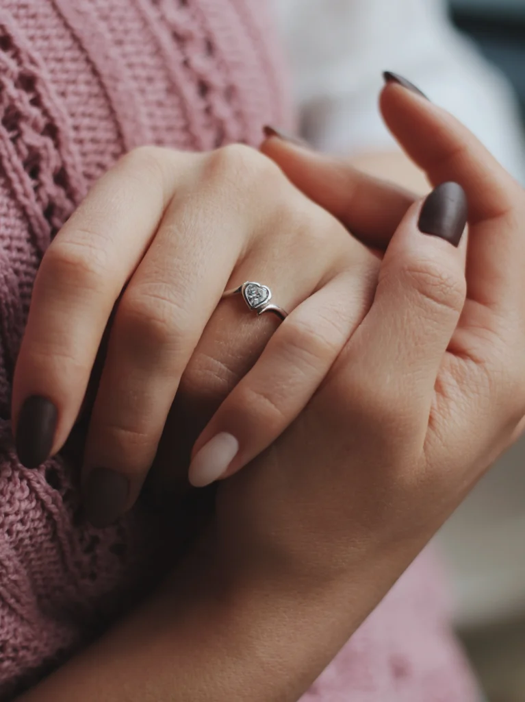 why-silver-is-the-new-favorite-for-engagement-rings-sarlyn-6