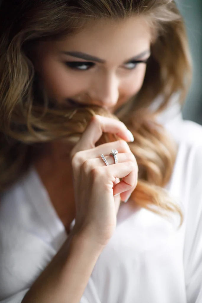 why-silver-is-the-new-favorite-for-engagement-rings-sarlyn-7