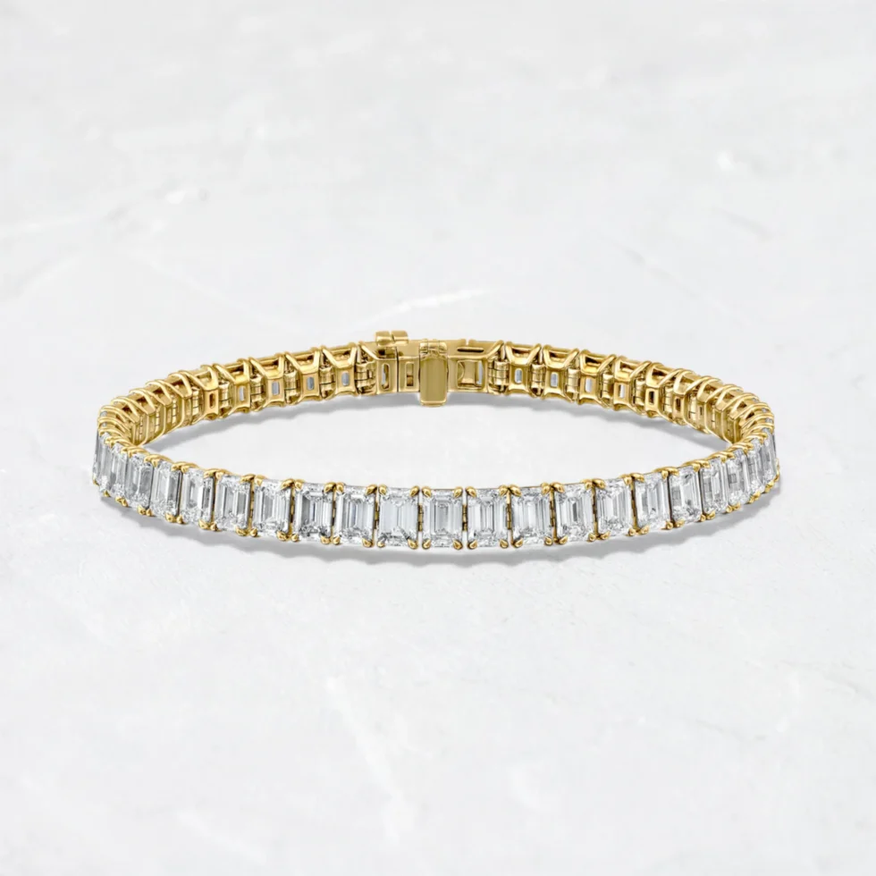 classic-emerald-cut-moissanite-diamond-tennis-bracelet-sarlyn-1