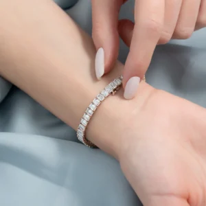 classic-emerald-cut-moissanite-diamond-tennis-bracelet-sarlyn-10