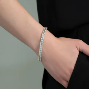 classic-emerald-cut-moissanite-diamond-tennis-bracelet-sarlyn-12