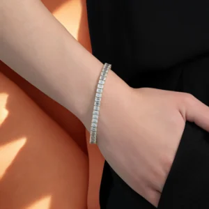 classic-emerald-cut-moissanite-diamond-tennis-bracelet-sarlyn-13