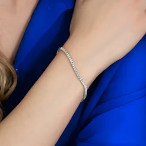 classic-emerald-cut-moissanite-diamond-tennis-bracelet-sarlyn-8