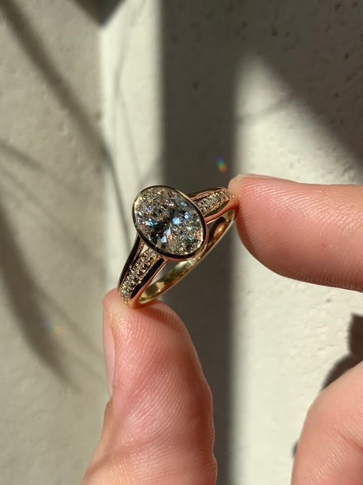 turn-2026-with-new-trending-moissanite-ring-6
