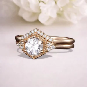vintage-style-bridal-round-cut-diamond-ring-set-for-wedding-sarlyn-7