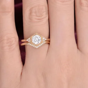 vintage-style-bridal-round-cut-diamond-ring-set-for-wedding-sarlyn-8