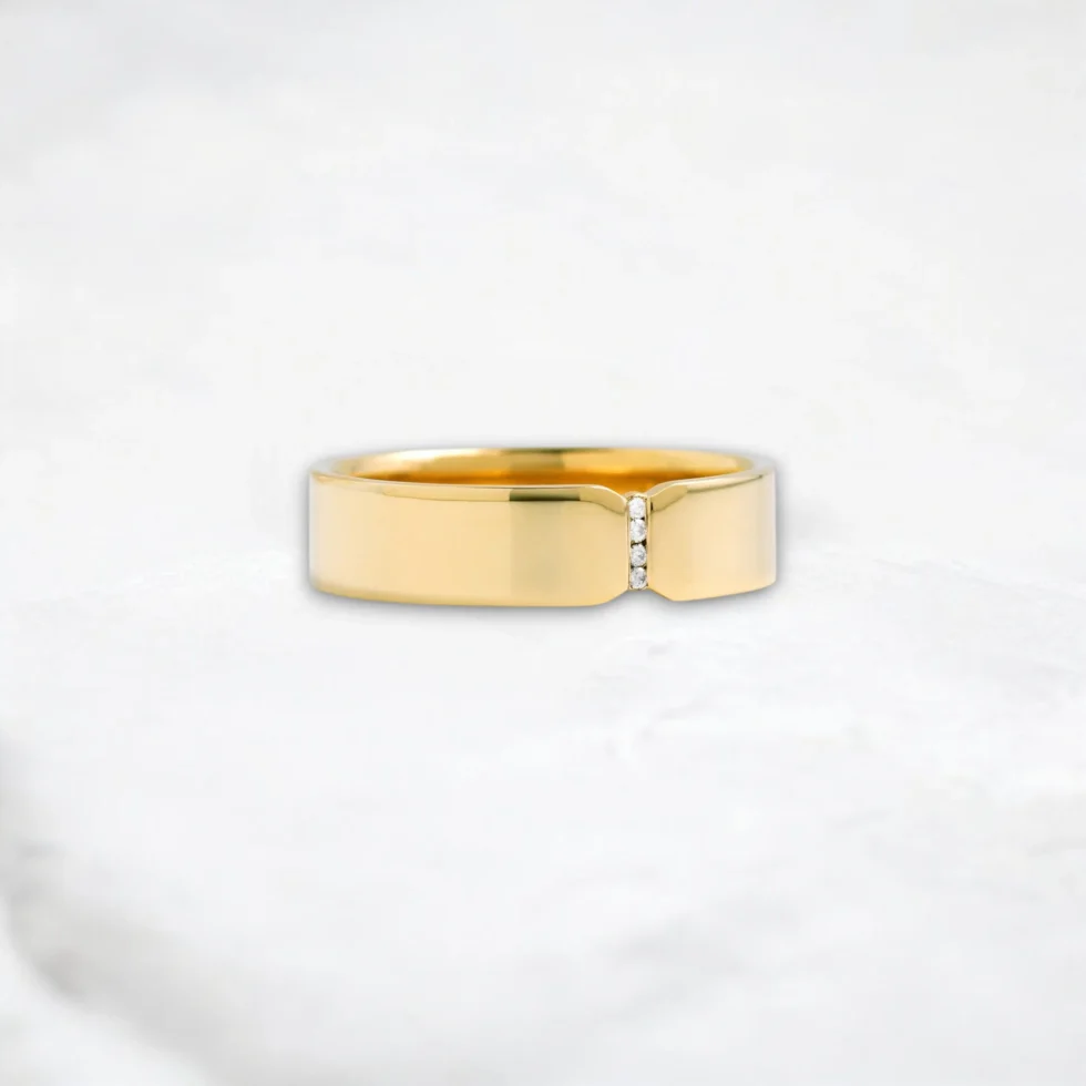 contemporary-split-design-round-moissanite-diamond-men’s-band-1