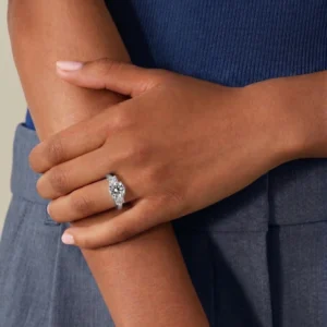 three-stone-round-cut-diamond-twisted-pave-band-engagement-ring-13