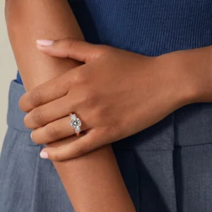 three-stone-round-cut-diamond-twisted-pave-band-engagement-ring-14